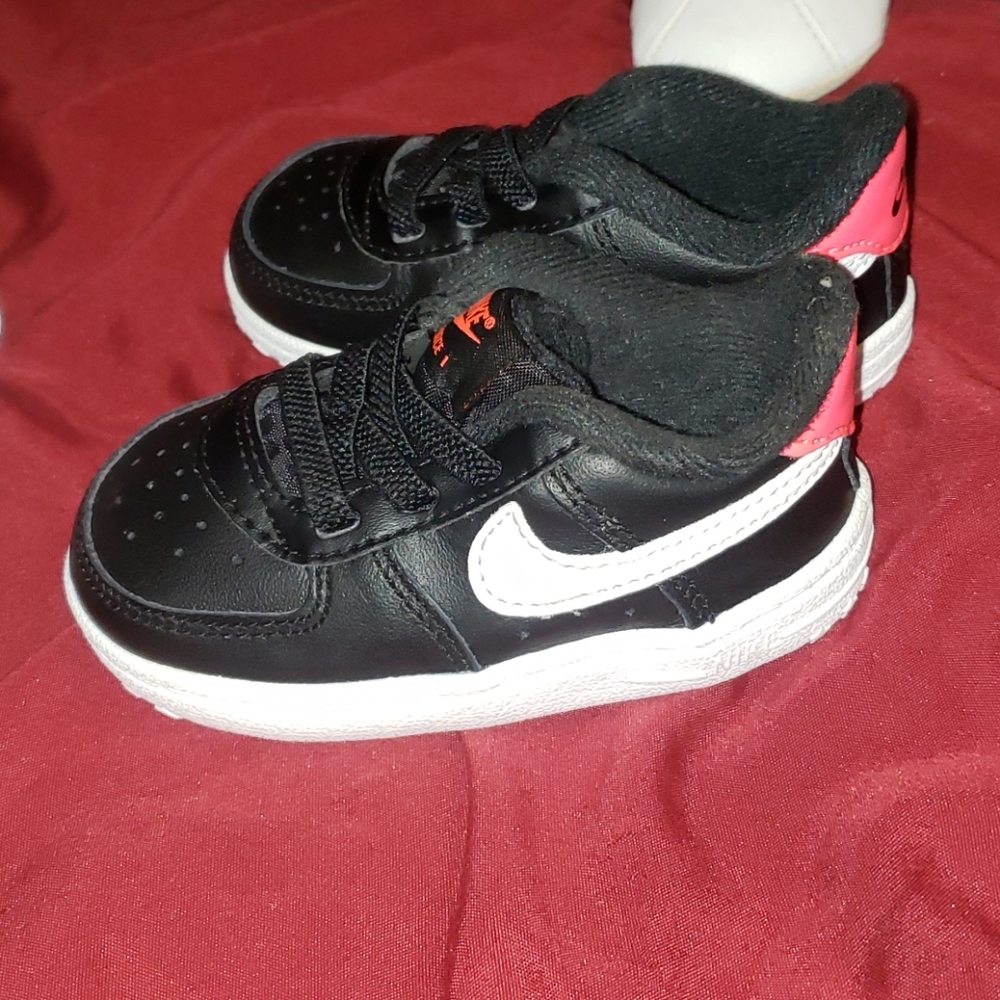 Baby Nike bundle!! - Picture 4 of 4